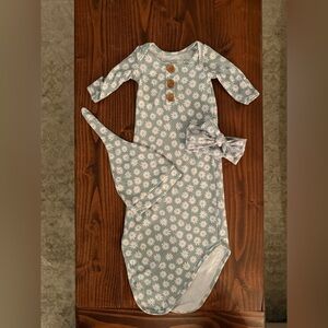 Caden Lane Soft Green Daisy Floral Baby Outfit